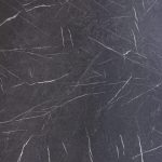 שחור עם נגיעות לבן