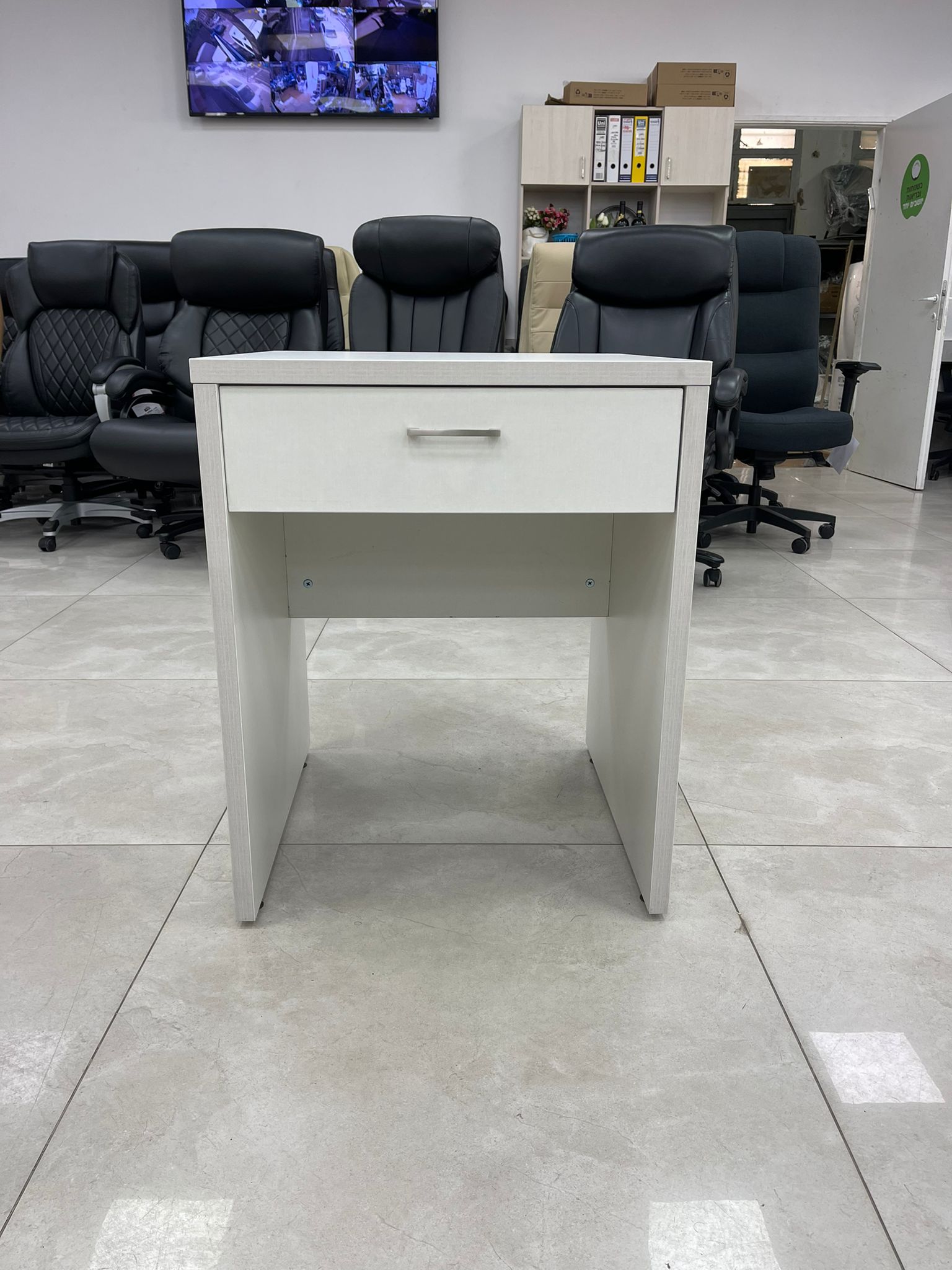 שולחן מגירה