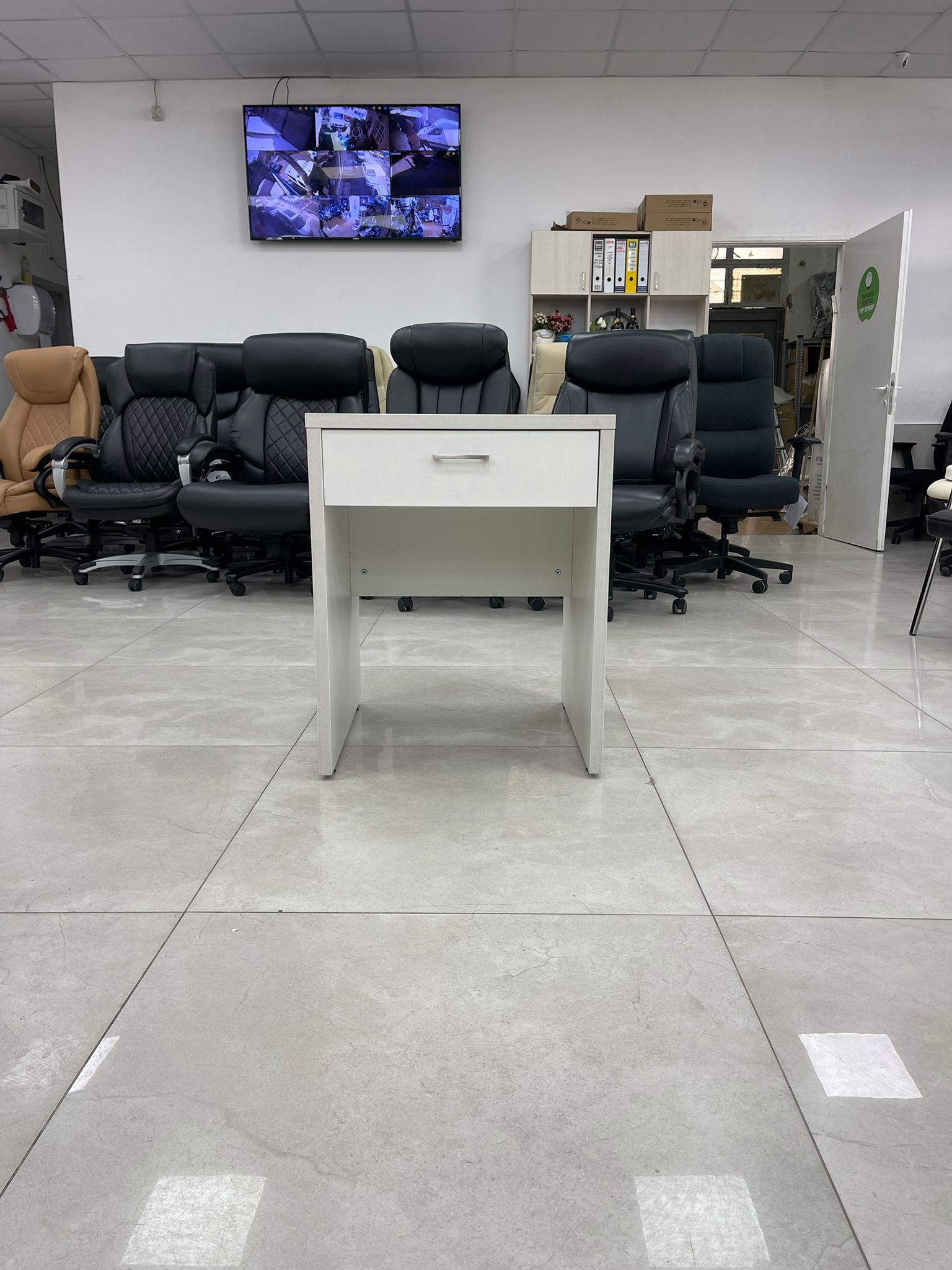 שולחן מגירה