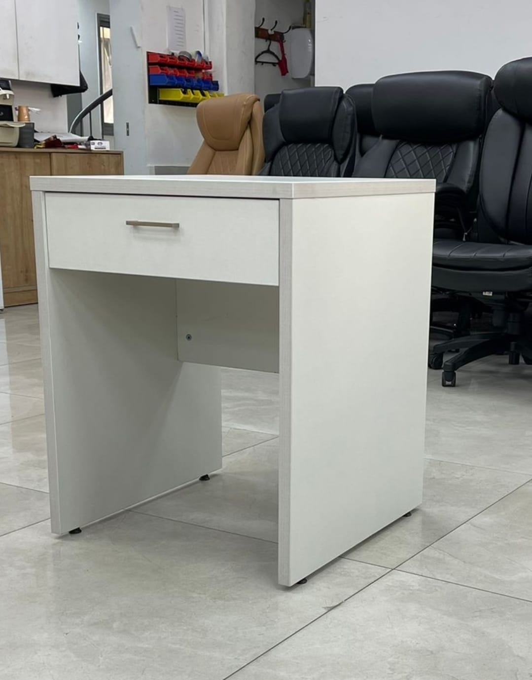 שולחן מגירה