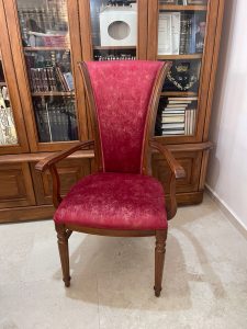 כסא קתרין רגל עגולה ידיות אדום