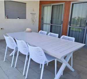 שולחן גונדולה אלומניום רגל משולשים לבן