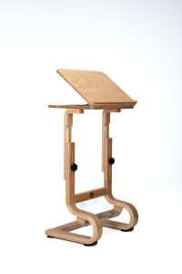 סטנדר עץ אגוז בהיר