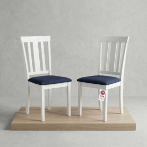 זוג כסאות מתצוגה