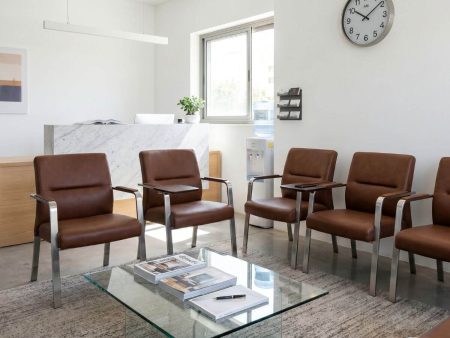 עיצוב פינת המתנה לעסק איך כיסא נכון משפיע על המוניטין שלכם